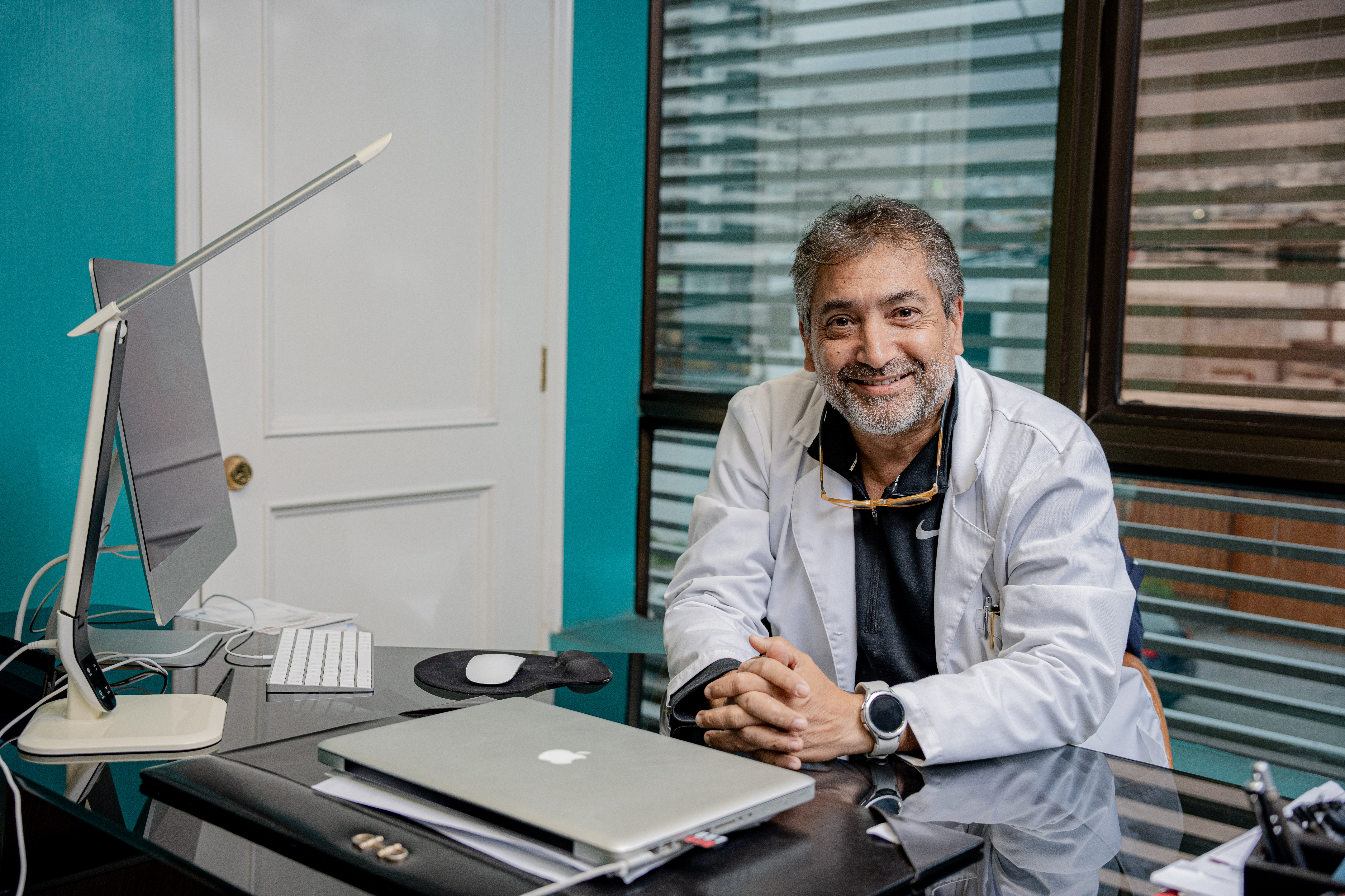 Dr. Bruno Caroca Matus